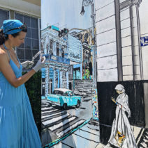 Brooke Harker painting “A Havana Story”